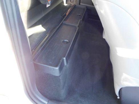 Used 2019 Toyota Tacoma SR image 25