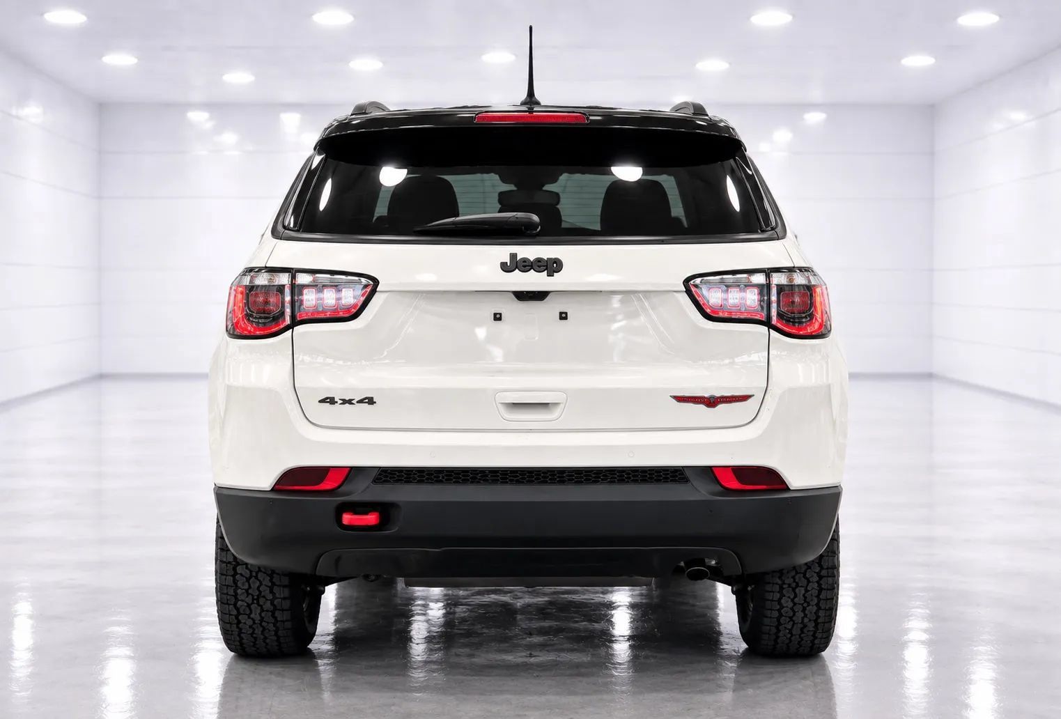 Used 2025 Jeep Compass Trailhawk AWD/4WD image 4