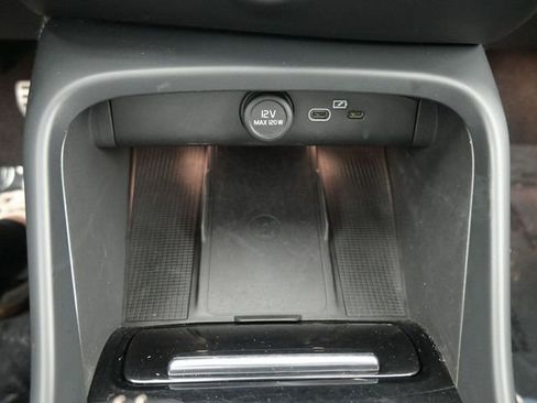 Used 2021 Volvo XC40 P8 Recharge w/ Advanced Package image 11