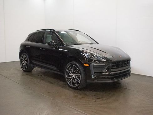 Certified 2026 Porsche Macan AWD/4WD image 8