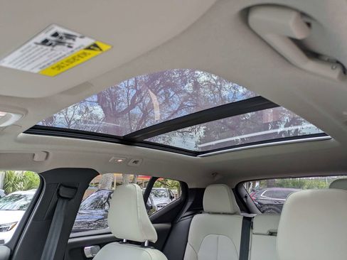 Certified 2024 Volvo XC40 B5 Plus w/ Protection Package Premier AWD/4WD image 24