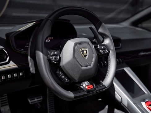 Used 2023 Lamborghini Huracan EVO RWD image 35