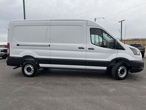 New 2026 Ford Transit 250 148 Medium Roof RWD image 3
