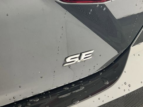 Used 2025 Toyota Camry SE w/ Convenience Package image 27