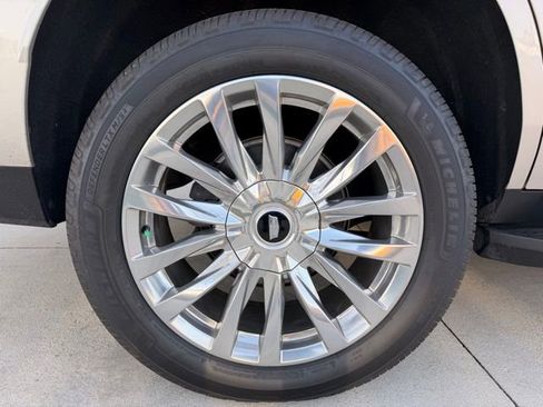 Used 2021 Cadillac Escalade Premium Luxury w/ LPO, Illumination Package image 19