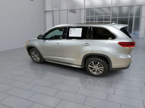Certified 2017 Toyota Highlander XLE FWD image 6