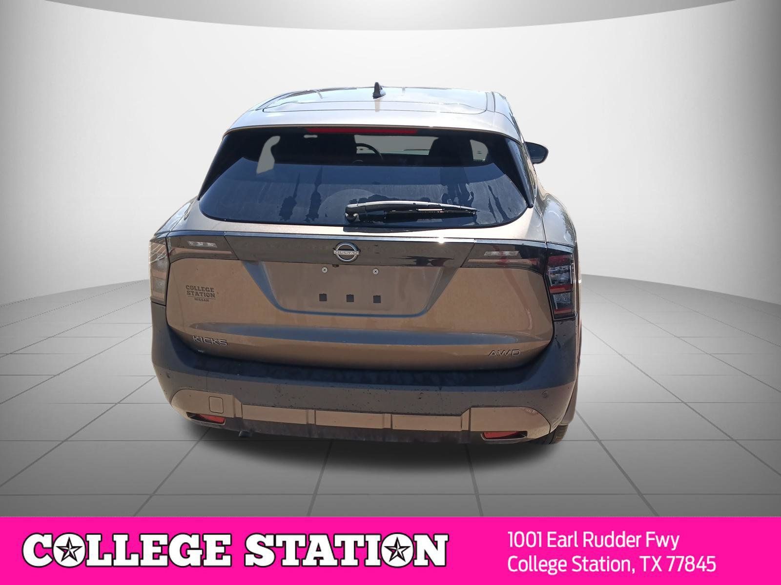 Used 2025 Nissan Kicks SV AWD/4WD image 3