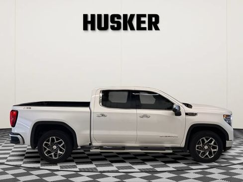 Used 2022 GMC Sierra 1500 SLT AWD/4WD image 2