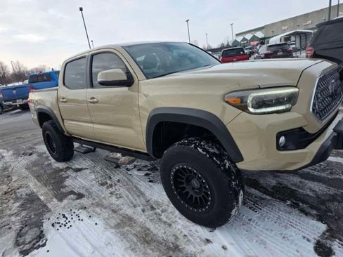 Used 2018 Toyota Tacoma TRD Off-Road image 6