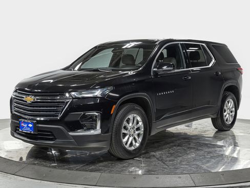 Used 2023 Chevrolet Traverse LS image 1