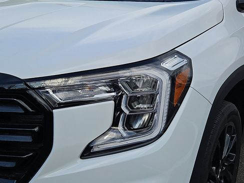 Certified 2023 GMC Terrain SLE w/ Driver Convenience Package image 5