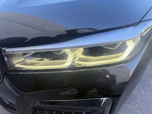 Used 2022 BMW 740i w/ M Sport Package image 33