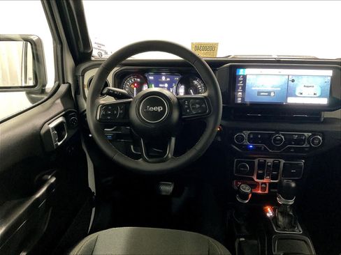 Used 2024 Jeep Wrangler Willys AWD/4WD image 17
