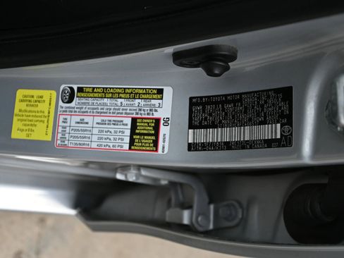 Used 2015 Toyota Corolla LE FWD image 20