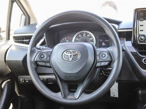 Used 2022 Toyota Corolla LE image 15