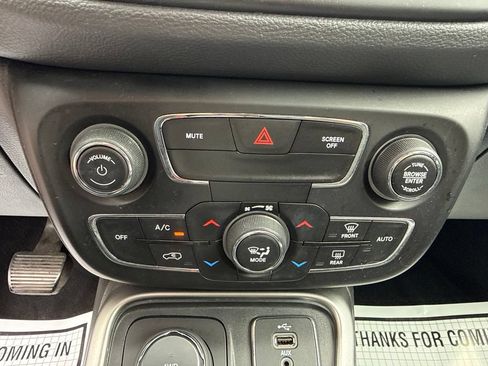Used 2018 Jeep Compass Latitude w/ Popular Equipment Group AWD/4WD image 32