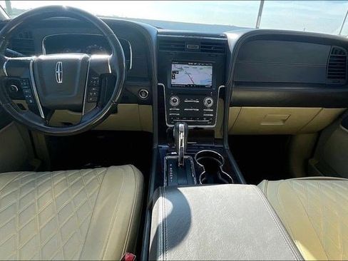 Used 2015 Lincoln Navigator 2WD w/ Equipment Group 101A Reserve image 19