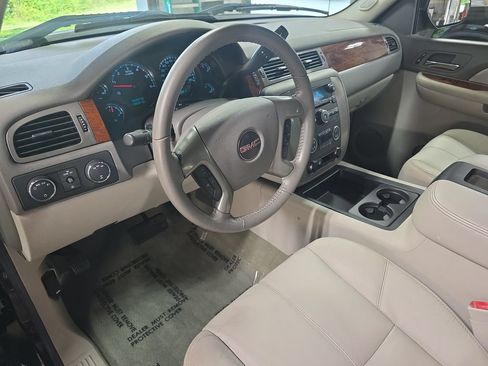 Used 2008 GMC Sierra 2500 SLT w/ Z71 Off-Road Package AWD/4WD image 15