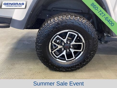 Certified 2024 Jeep Gladiator Rubicon AWD/4WD image 33