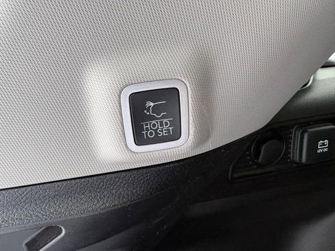 Used 2023 Jeep Grand Cherokee Limited w/ Luxury Tech Group II image 34