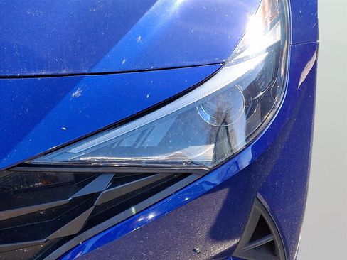 Used 2021 Hyundai Elantra SE FWD image 11