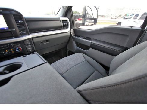 Used 2024 Ford F250 XLT AWD/4WD image 8