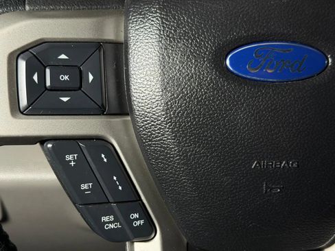 Used 2015 Ford F150 Lariat w/ Equipment Group 502A Luxury RWD image 31