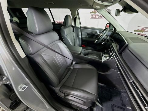 Certified 2025 Hyundai Santa Fe SEL image 33