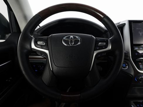 Used 2017 Toyota Land Cruiser image 17