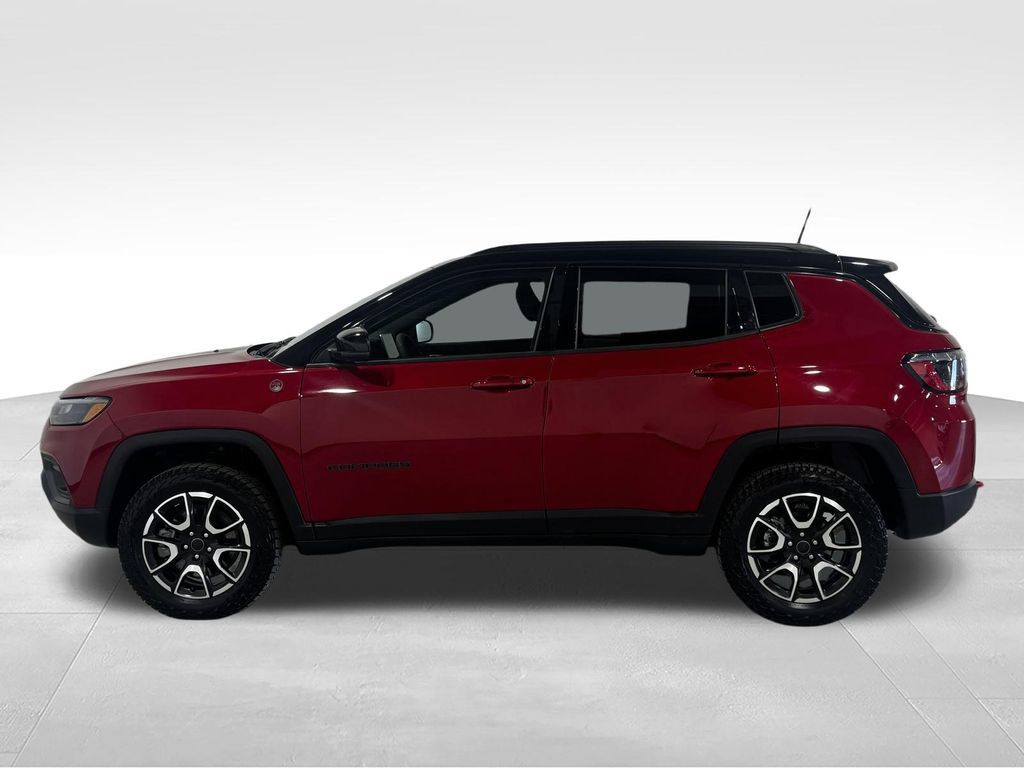 Used 2025 Jeep Compass Trailhawk AWD/4WD image 14