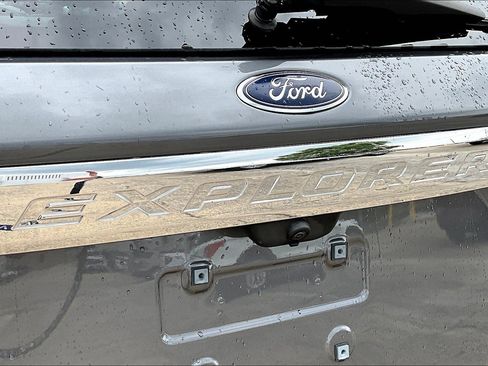 Used 2022 Ford Explorer XLT w/ Equipment Group 202A image 33