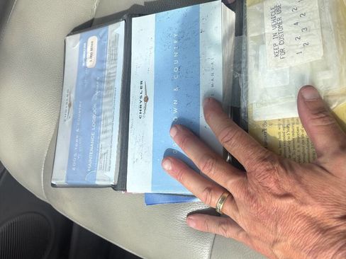 Used 2005 Chrysler Town & Country Limited w/ Trailer Tow Group image 18