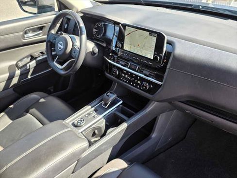 Used 2025 Nissan Pathfinder SL AWD/4WD image 10