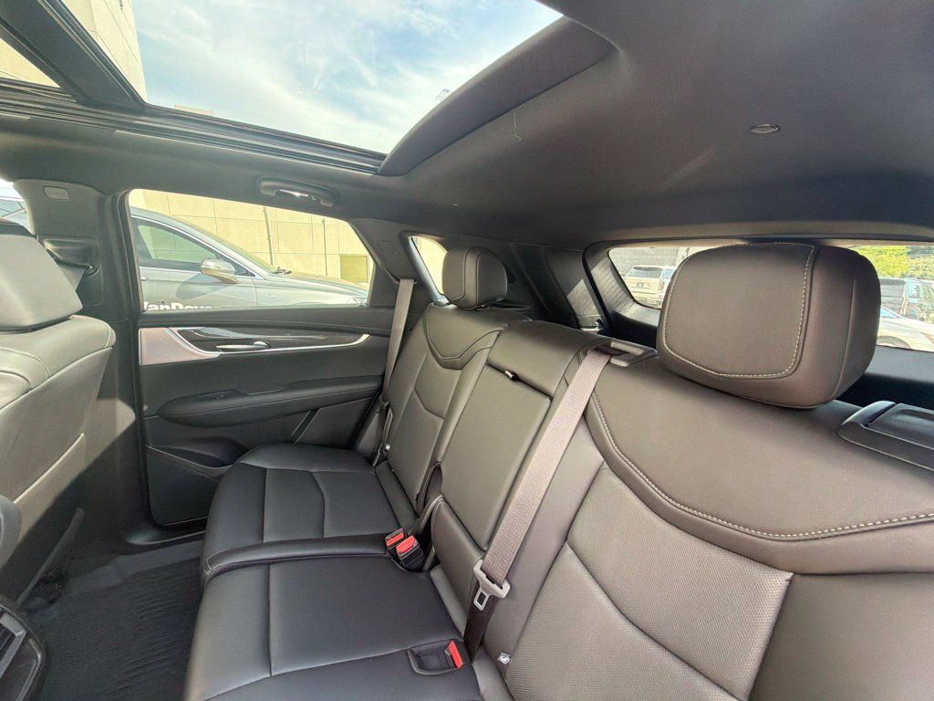 Used 2025 Cadillac XT5 Sportv w/ Technology Package AWD/4WD image 12