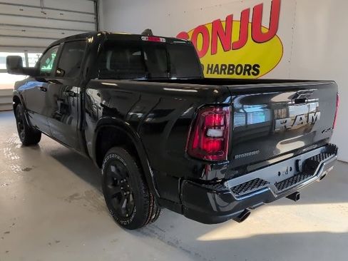 New 2026 RAM 1500 4x4 Crew Cab image 3