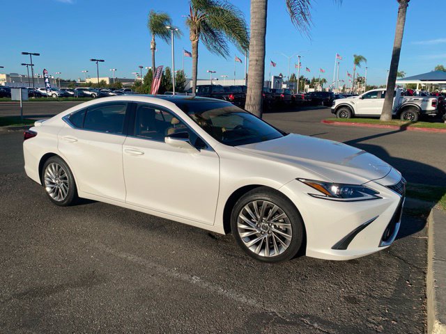 Used 2022 Lexus ES 350 w/ Accessory Package FWD image 2