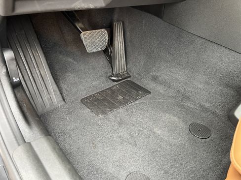 Used 2025 BMW 230i Coupe w/ Convenience Package image 17