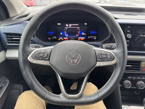 Used 2023 Volkswagen Taos SE w/ Panoramic Sunroof Package image 19