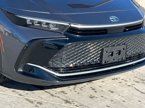 Used 2024 Toyota Crown Limited image 8