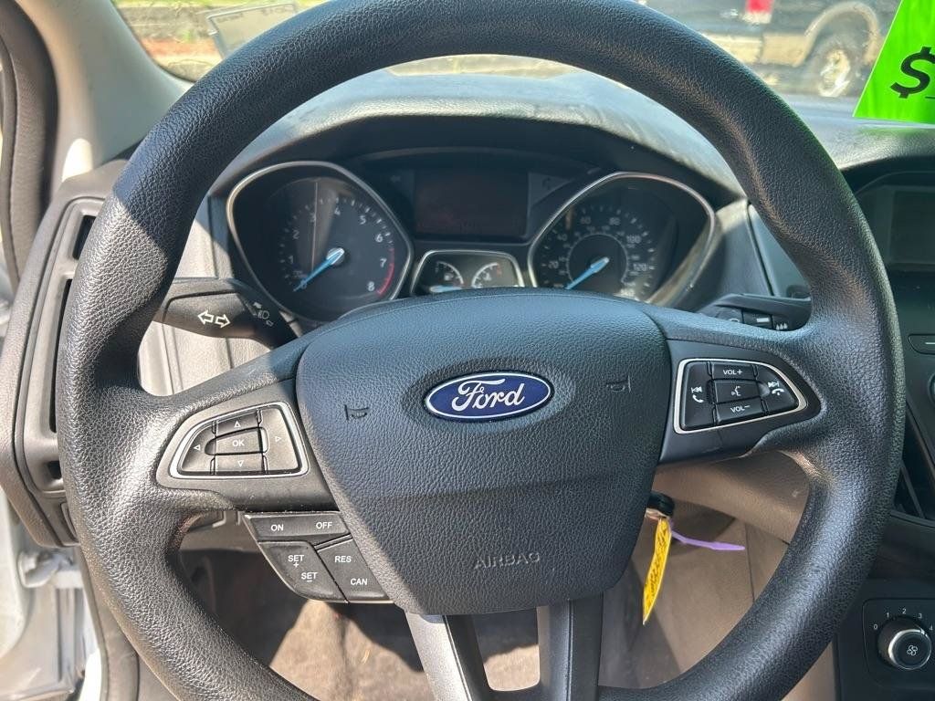 Used 2018 Ford Focus SE FWD image 11