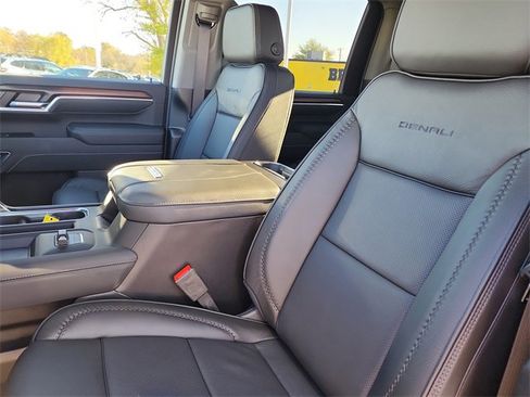 New 2026 GMC Sierra 2500 Denali w/ Denali Reserve Package image 18