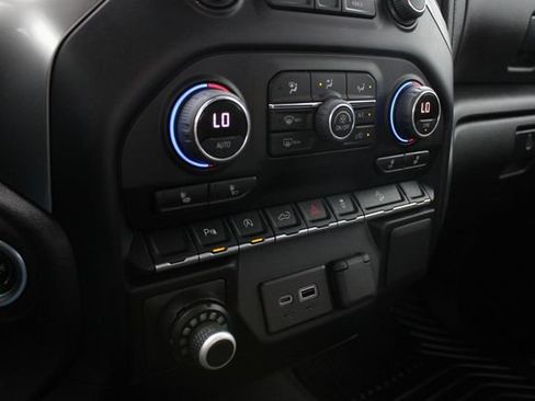 Used 2022 Chevrolet Silverado 1500 LT AWD/4WD image 15