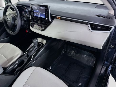 Used 2020 Toyota Corolla LE image 29