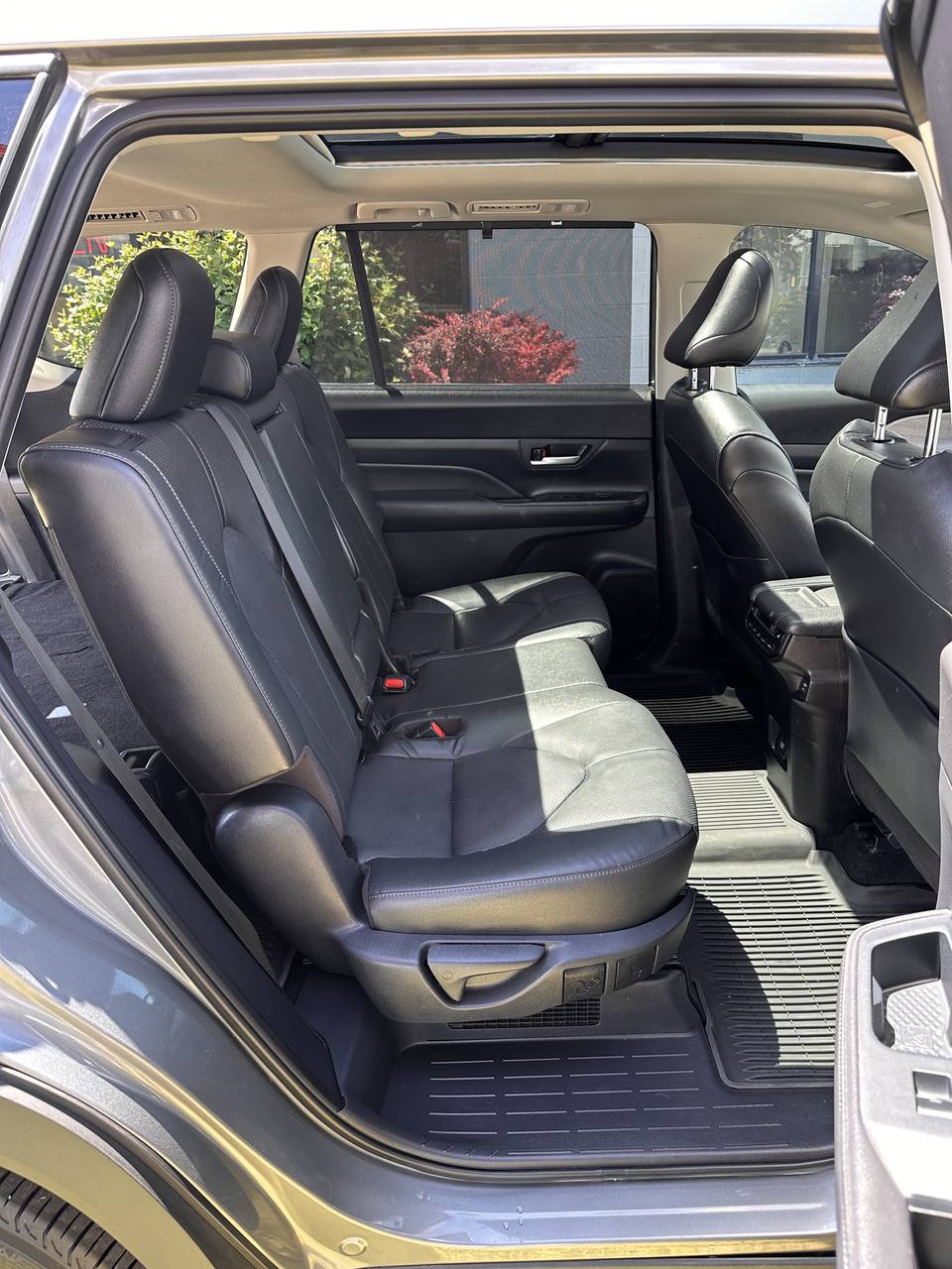 Used 2025 Toyota Grand Highlander AWD Hybrid w/ Blackout Package (GST) image 25
