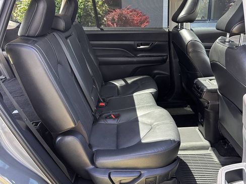 Used 2025 Toyota Grand Highlander AWD Hybrid image 25
