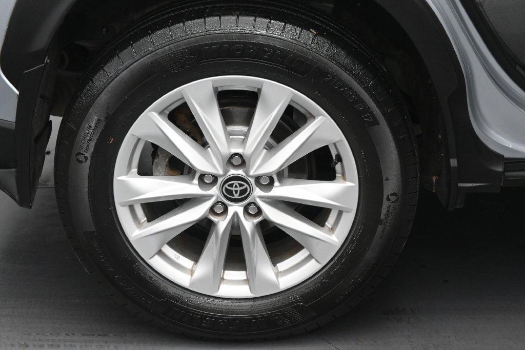 Used 2022 Toyota Corolla Cross LE AWD/4WD image 30
