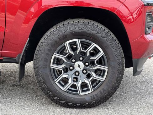 Used 2025 Chevrolet Colorado Z71 image 7