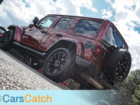 Used 2021 Jeep Wrangler Unlimited Sahara w/ Dual Top Group AWD/4WD image 5