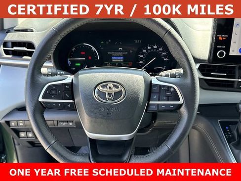 Used 2025 Toyota Sienna XLE FWD image 19