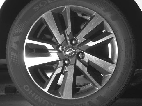 Used 2025 Nissan Versa SV FWD image 18